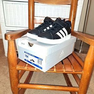 Adidas Grand Court 2.0 EL K. Size 13k. Color: black & white